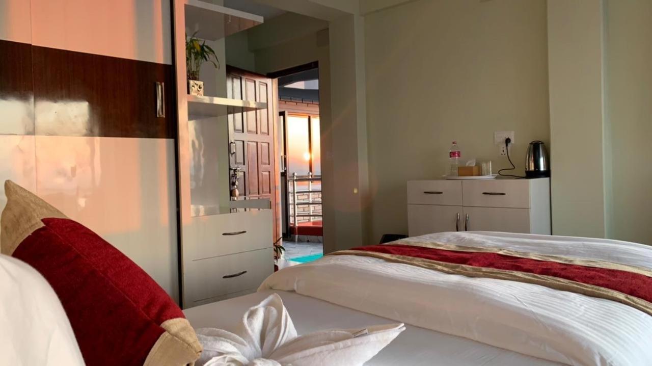 Hotel Pristine Himalaya Pokhara Zewnętrze zdjęcie